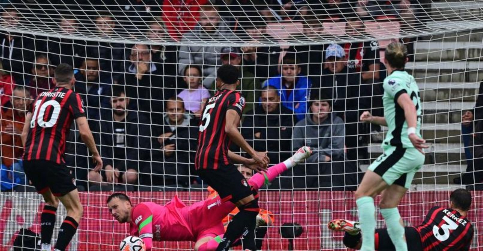 梅西再添进球无措：穆里尼奥直接批评(梅西的进球)