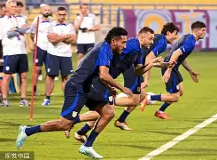 包含亚洲杯角逐激烈备战展开，队员全力冲刺的词条