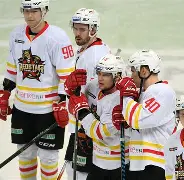 包含昆明昆仑鸿星战胜陕西长安，取得关键胜利的词条